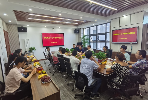 5d767fa310d545088b5e15dcee0567cb.jpg 座谈会.jpg